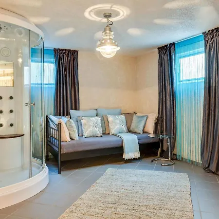 펜션 Modern Holiday In Willersdorf With