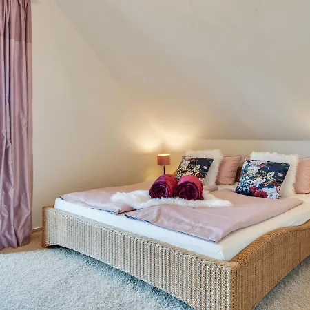 Modern Holiday In Willersdorf With 펜션 프랑켄베르크작센