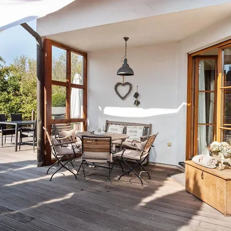 펜션 Modern Holiday In Willersdorf With *
